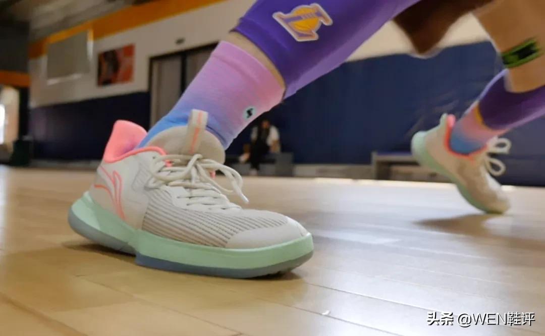 李宁lightfoam和安踏闪能,李宁闪能3.0蓝粉色测评