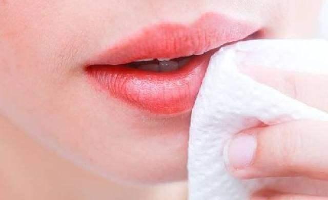 卸妆不彻底肤色不均,卸妆不彻底的后果