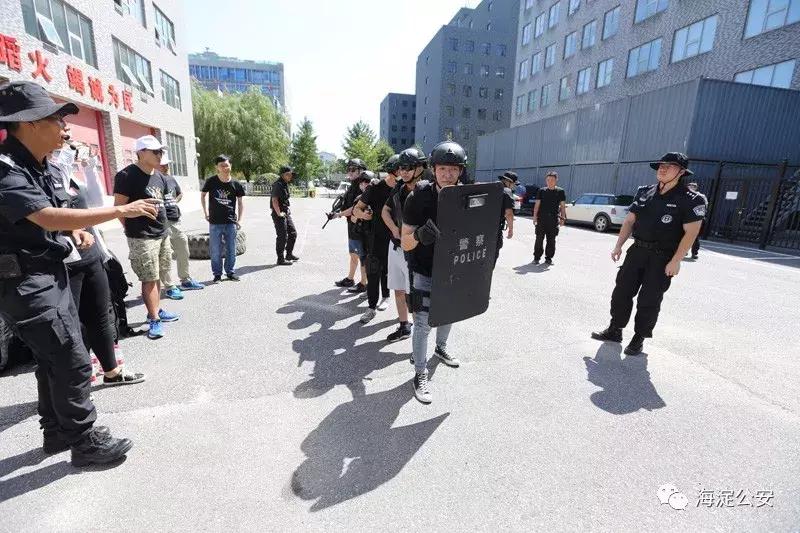 特警训练遭群众围观,特警魔鬼式训练