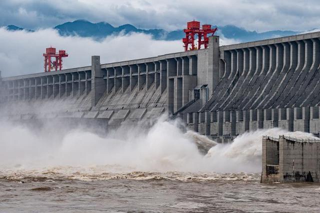 三峡大坝混凝土为什么要加煤灰,三峡大坝怎么防止混凝土的收缩