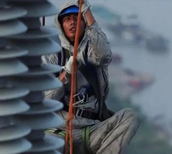 老木匠手艺人,老木匠原木工艺