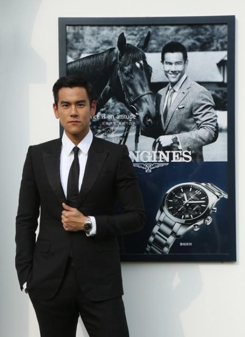 松松是做什么的,松松养鹦鹉