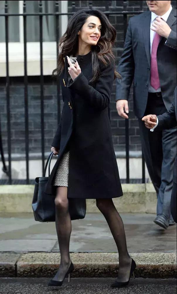 大衣＋连衣裙，你知道怎么穿好看吗？