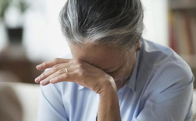 女人绝经后几年会变老卵巢有斑点,女人绝经了就真的老了吗