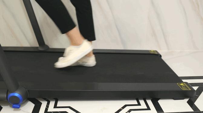 灏忛噾鏅鸿兘鎶樺彔璺戞鏈簁12pro,濂崇敓蹇箰鍚戝墠鍐茶窇姝ユ満