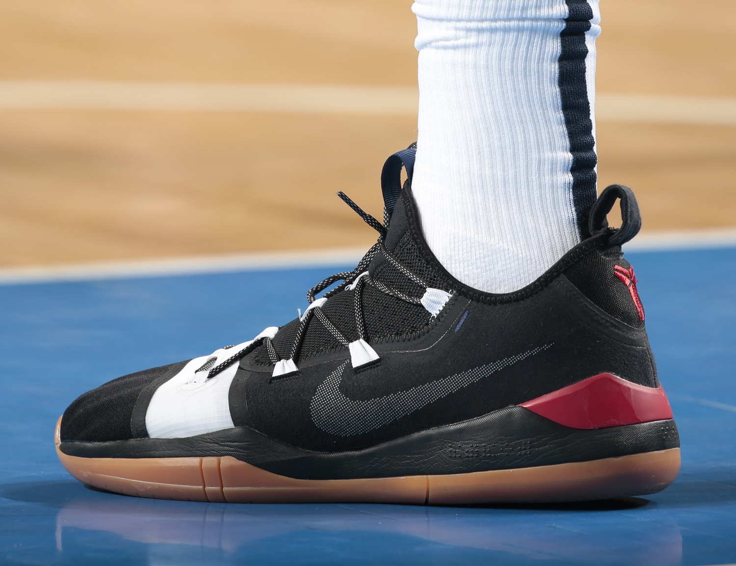 NBA赛场最近三天篮球鞋精选集：鞋头们的赛季鞋王之争越发激烈