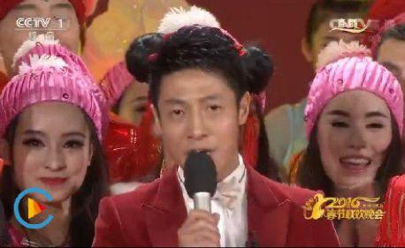 春晚主持人迭代：22岁小将混搭佟丽娅，38年头一遭