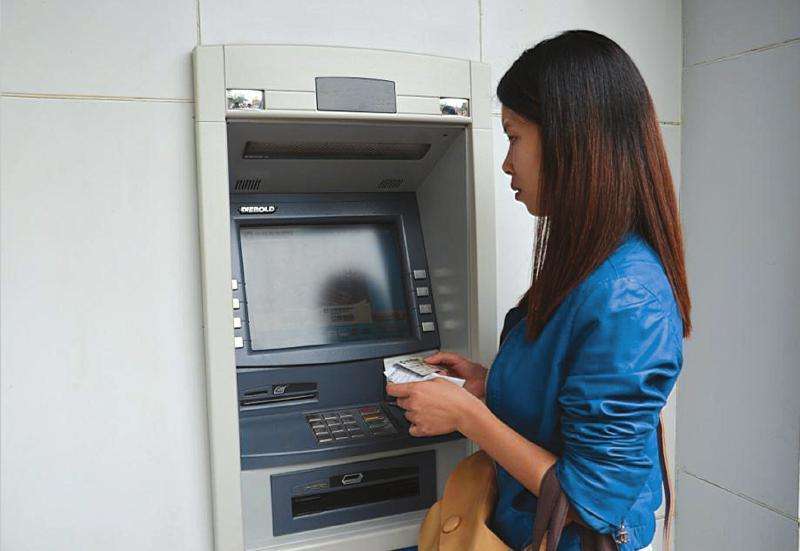 奇葩的自动取款机,自动取款机是哪个年代开始普及的