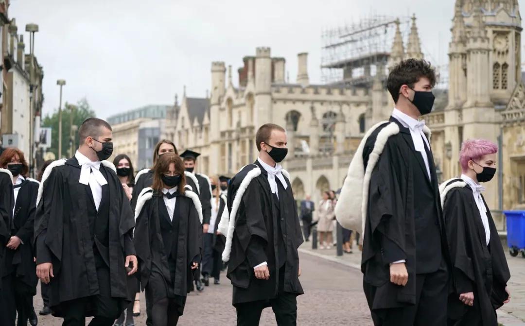 英国辉瑞疫苗第三针间隔三个月,英国疫情日增加人数