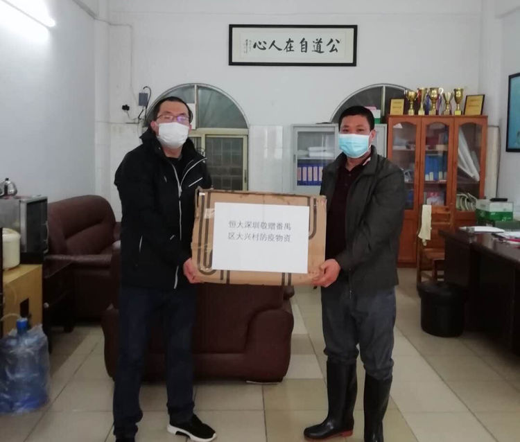 番禺｜“我们不摆pose”！大石街大兴村把办公室前移到村路口，织密防疫网