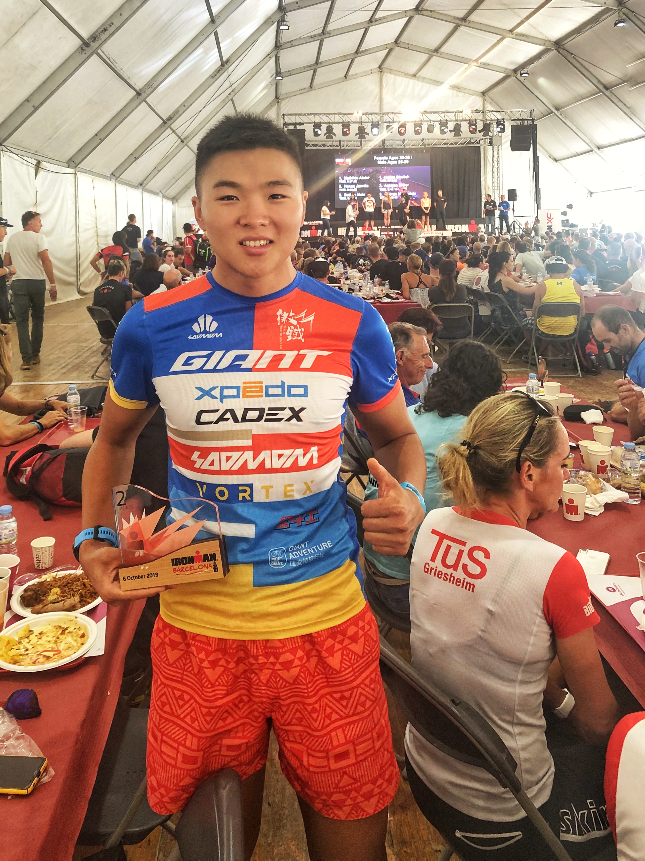 跑狐周记｜1:59:40基普乔格成功破2！Kosgei破女子世界纪录