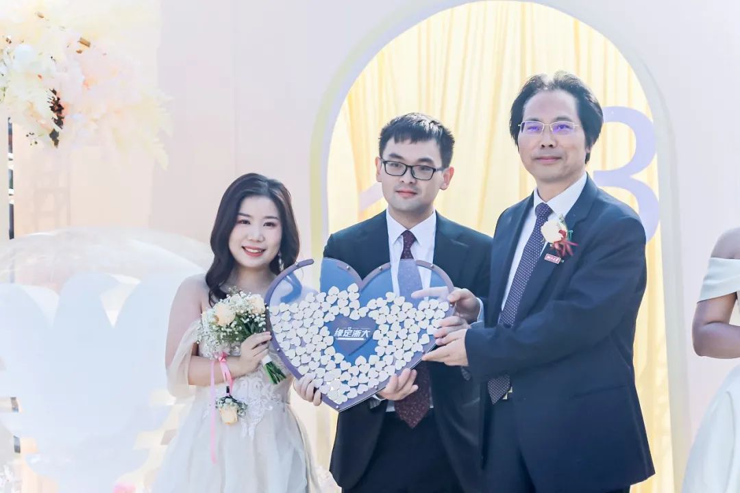 李兰娟致敬院士视频,致敬李兰娟院士的诗朗诵