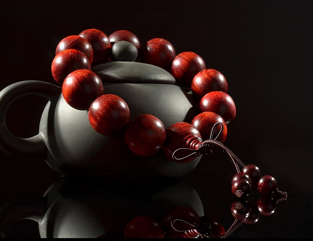 小叶紫檀满天星鉴别真假只需3秒,小叶紫檀木摆件真假鉴别方法图片