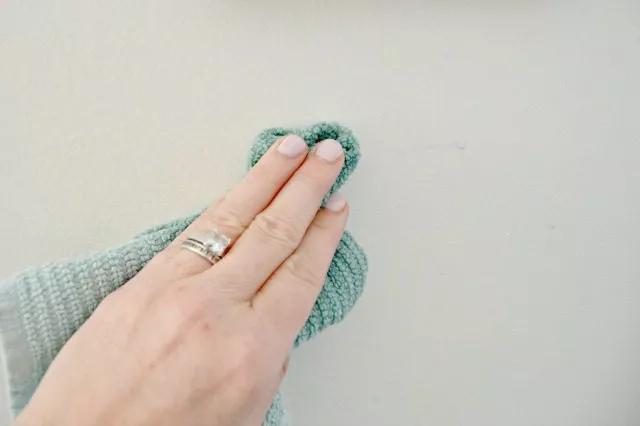 白墙脏了刷白最简单方式,白墙弄脏了怎么把它变白