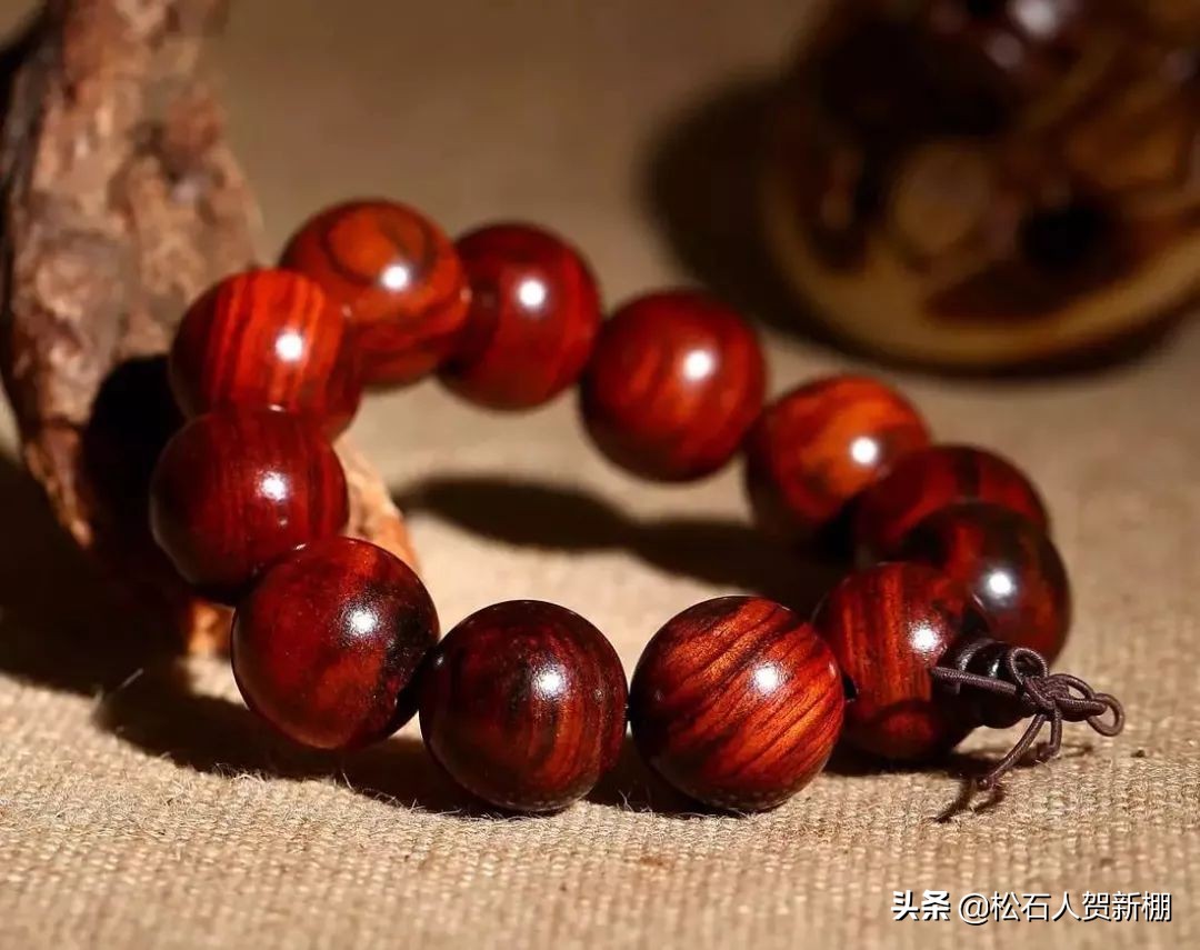 买回来的小叶紫檀,小叶紫檀买回来是黑的盘红了