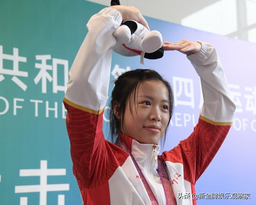 杨倩开枪前眼神杀,杨倩正脸眼神杀