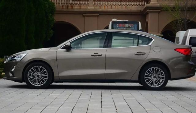 三厢福克斯值得买吗？来听听车主对它的评价和看法吧