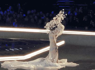 雎晓雯刘雯奚梦瑶何穗机场合影,何穗奚梦瑶刘雯雎晓雯图片