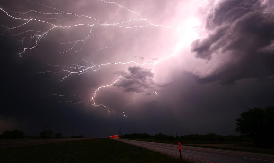 房顶避雷器,屋顶避雷器怎么安装与接法