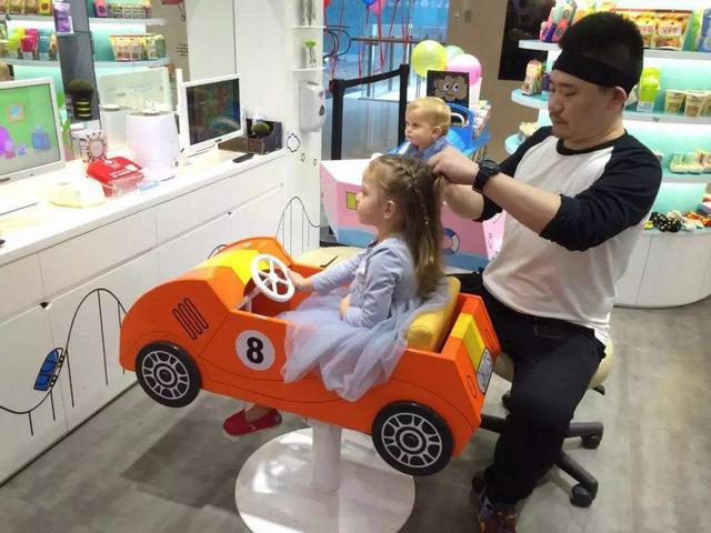 小孩抗拒喝药难喂药,孩子强烈抗拒喝药