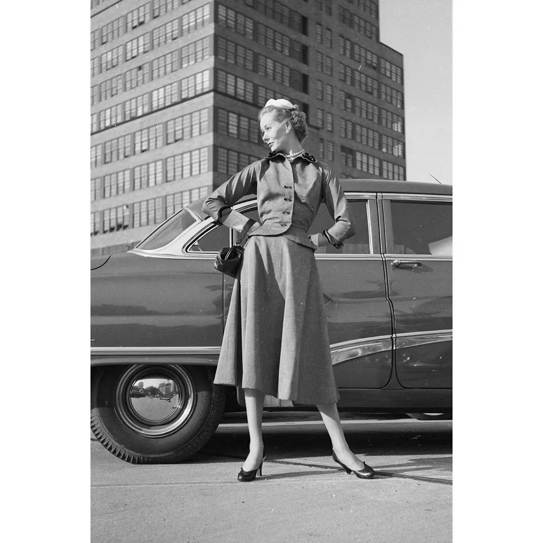 粉墨富婆再添一锤，Jennie穿的香奈儿全是有钱都买不到的绝版货？