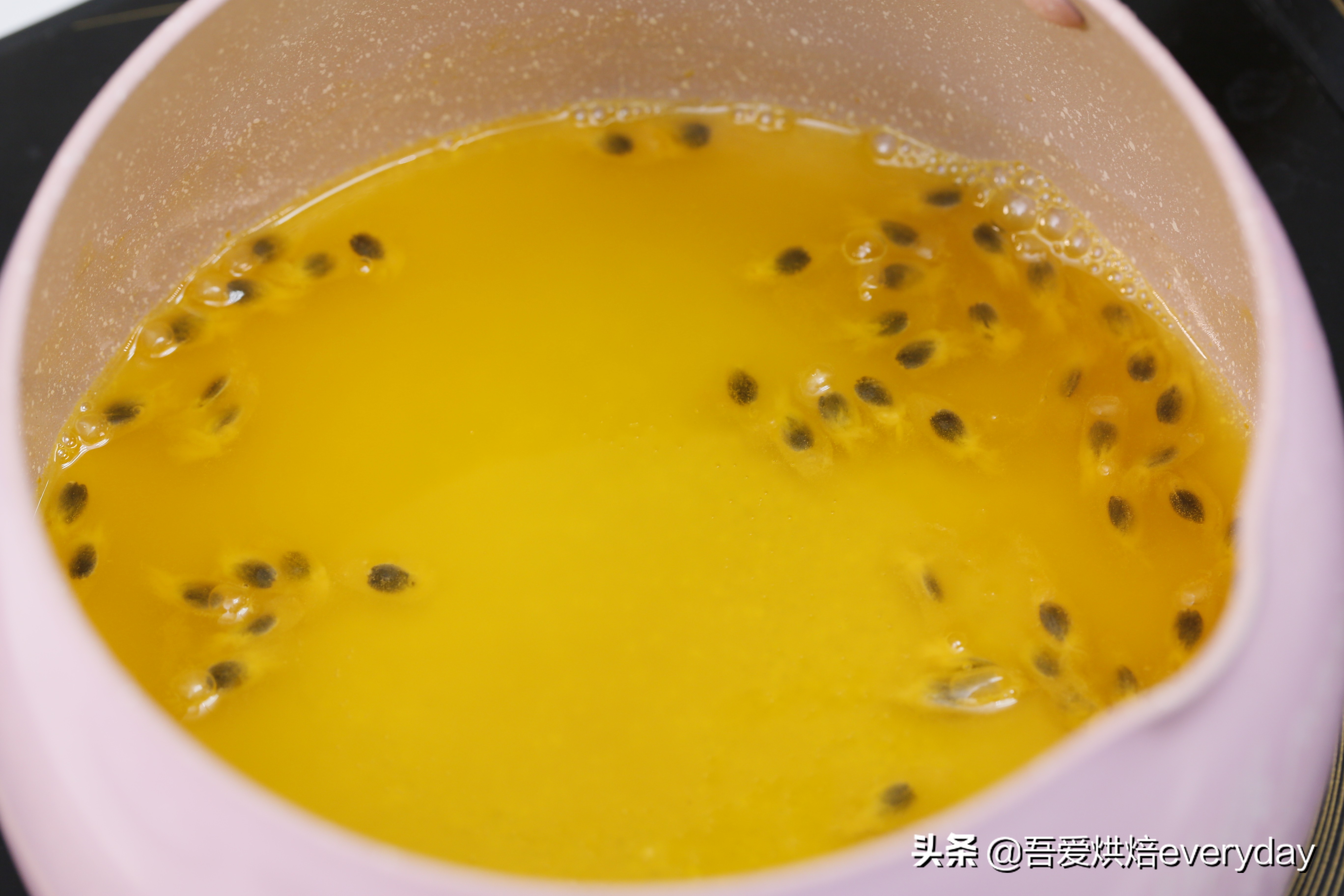 简单又美味的百香果布丁，3分钟学会，宝宝也能吃