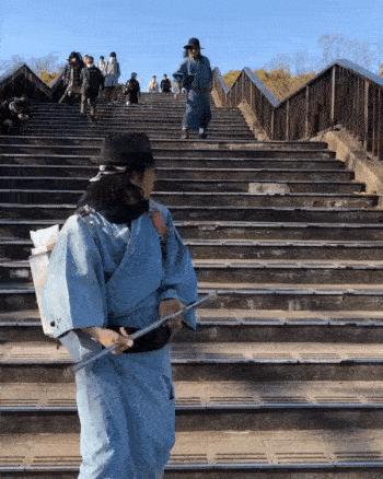 日本街头惊现捡垃圾天团，又酷又中二，网友：我也就看了十几遍吧