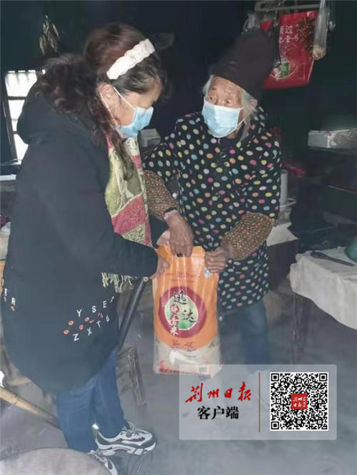 隔离期间，村里有了代购员