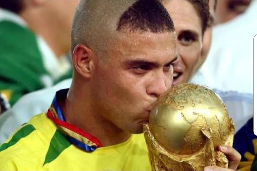 足球运动员都留什么发型,足球员发型最丑的