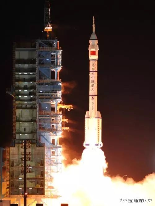 王俊凯关晓彤吴磊宋祖儿,王俊凯关晓彤吴磊签名