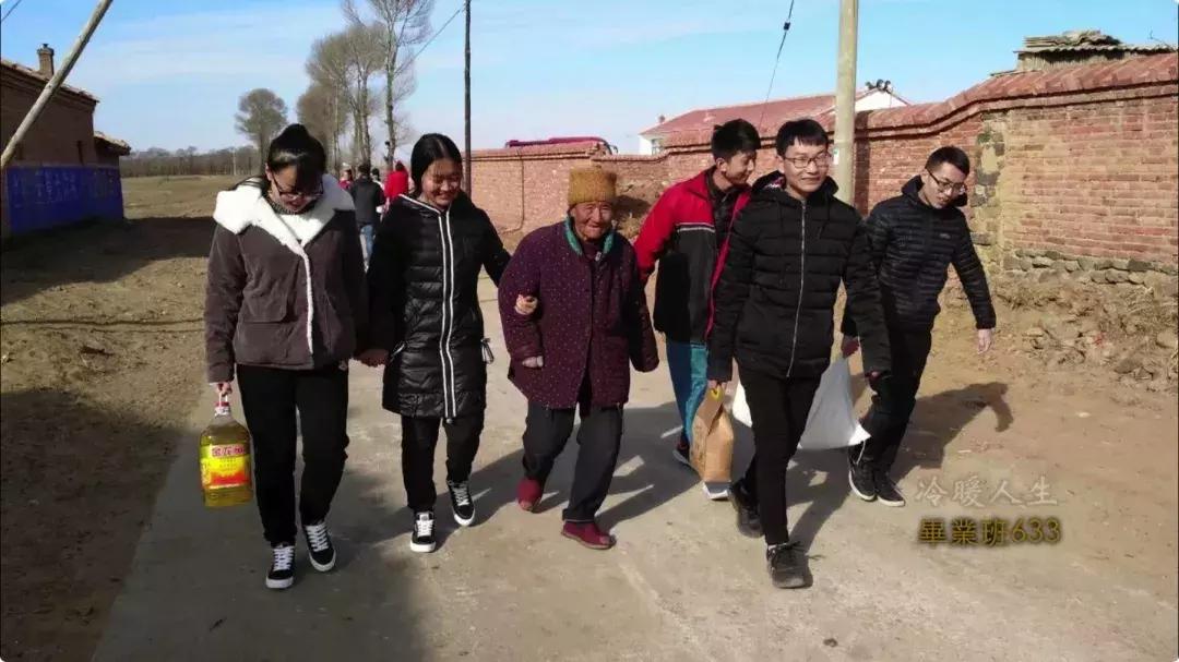 一个“疯老师”和11个“问题学生”的一场孤注一掷的冒险