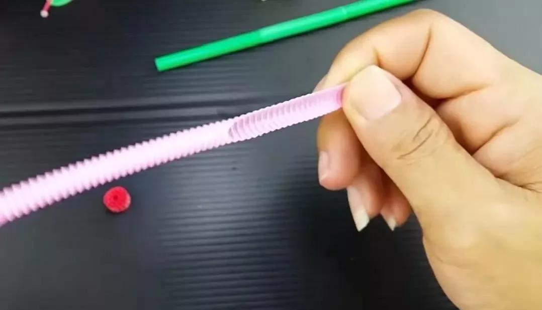 七彩的吸管剪一剪,DIY的蜗牛,天鹅,简直太像了(附教程)