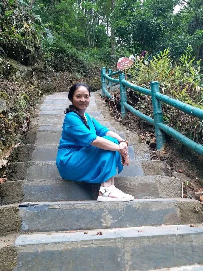 中国大妈拍照十大姿势抖音,中国大妈丝巾拍照姿势