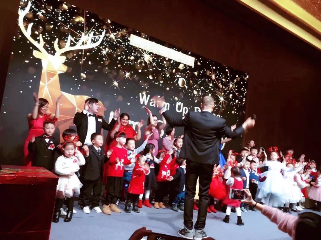 学乐英语亲子嘉年华盛典邀请函，请注意查收