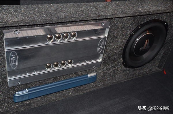 一套发烧级的音响要有哪些设备,真正的发烧级汽车音响功放