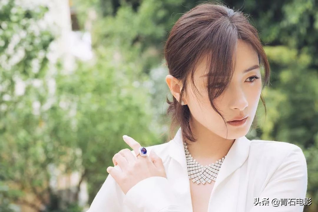 不爱化妆，因爱打魔兽打出五大公会，万茜自嘲：资深不红女演员