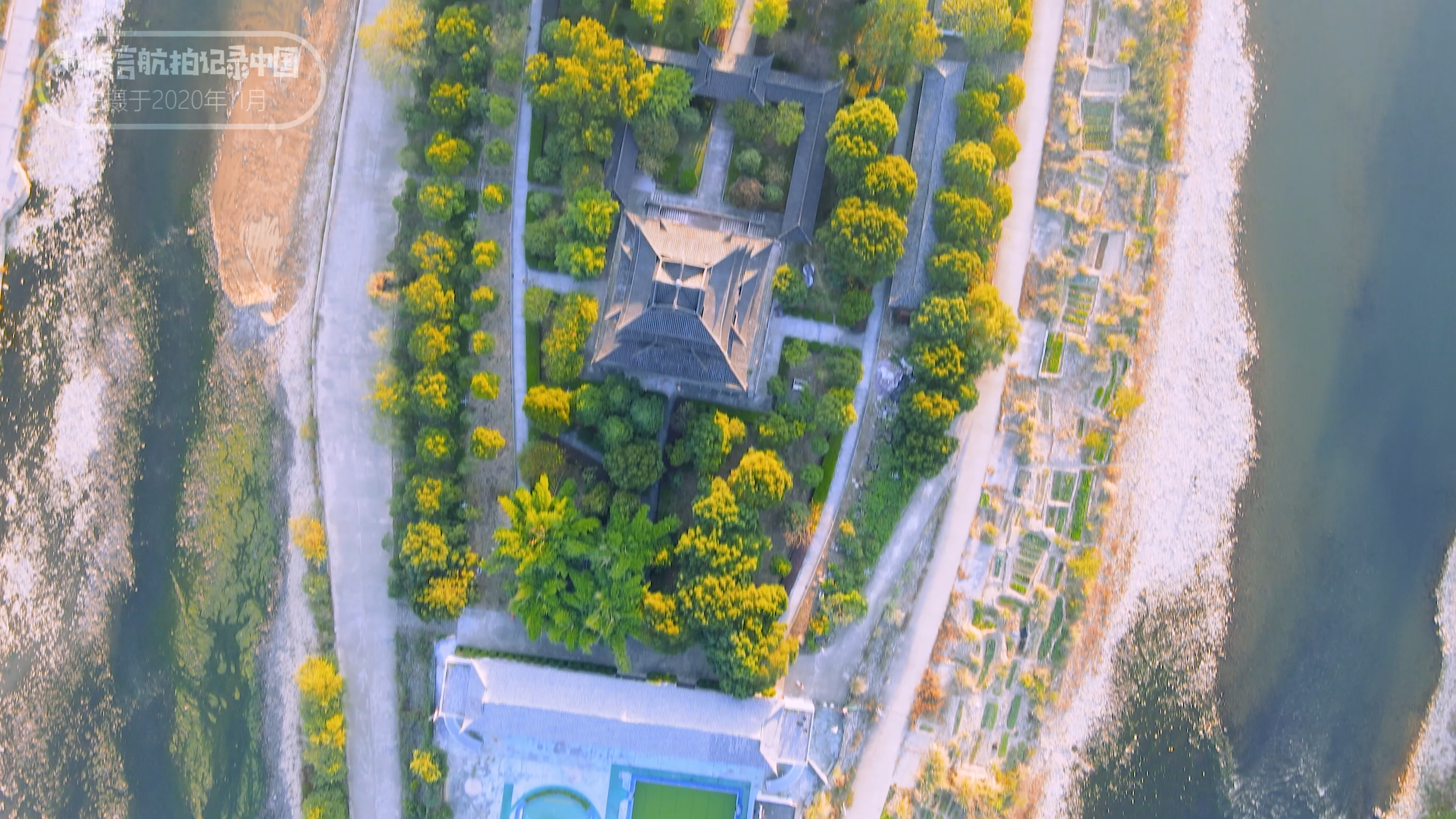 龙泉的青瓷宝剑有名气,为什么龙泉盛产宝剑