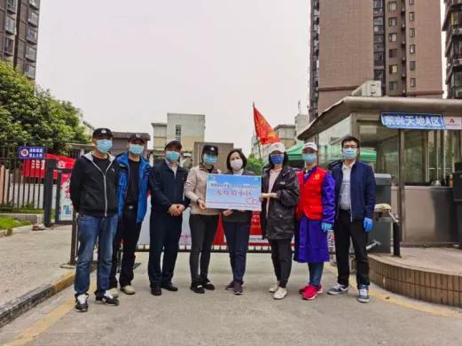 硬核小护姐表白汉警,援鄂医疗队小护姐表白汉警小哥