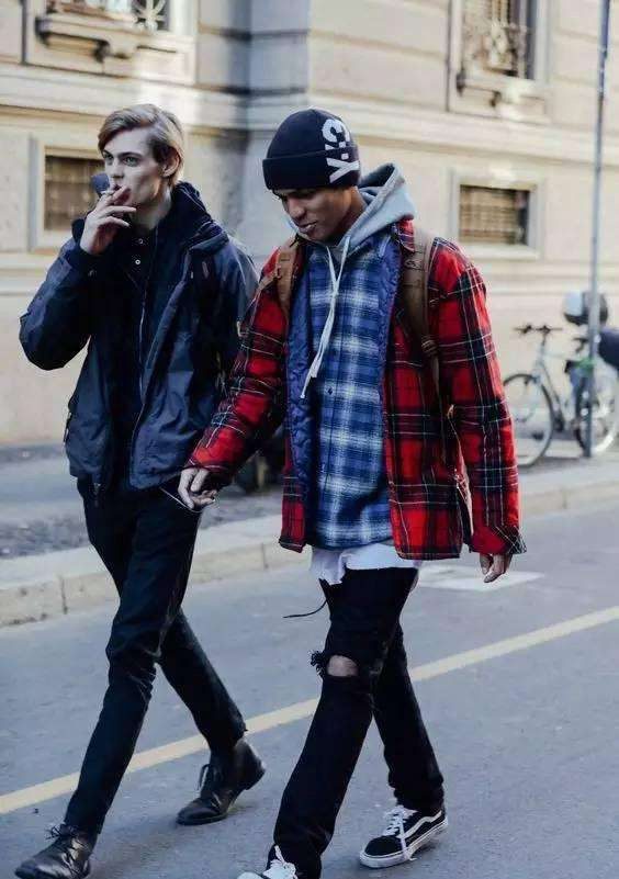 男士穿着衬衫也能显出好身材,男士七分袖格子衬衫2022新款