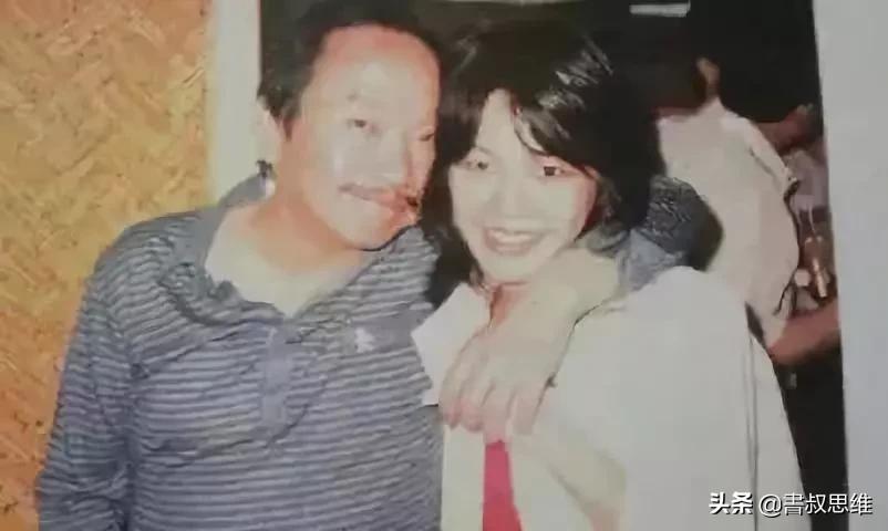 他放浪形骸，打架嗜酒睡女人，暴毙后，却留下70部价值亿万的作品