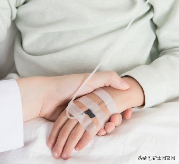 病人在输液中突然全身发抖,病人输液时出现肢体颤抖