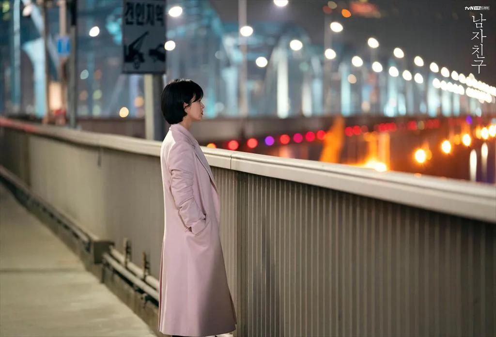 “别看了，你买不起”丨我在奢侈品店，看到了人间真实