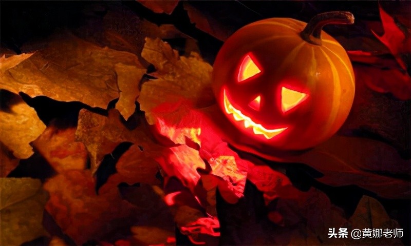 万圣节地铁扮鬼吓唬人,美女万圣节扮鬼吓唬人