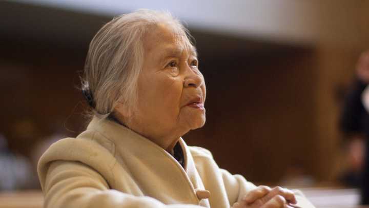 50多岁妇女嘴唇白是什么原因,中年女人的嘴唇是什么样