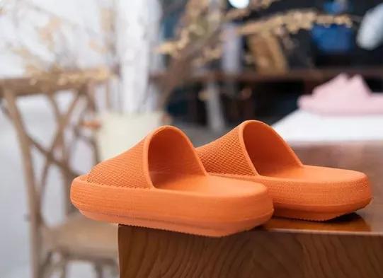 踩上去像云一样软的拖鞋,超级舒服踩在云端的拖鞋