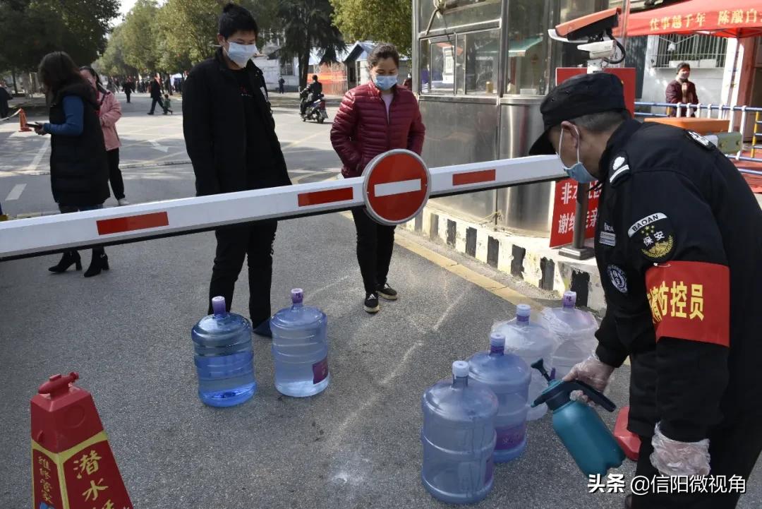 信阳浉河区三五八社区：把“支部”建在门岗上将疫情阻隔门外边