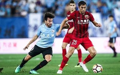 球迷们的期待终于来了,热情的中国球迷已经吹响了集结号