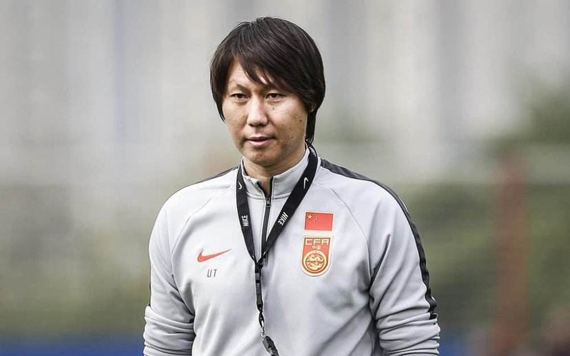 40岁中国足球留洋传奇宣布退役,目前留洋的中国足球运动员有哪些