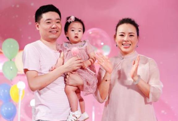 丁俊晖不打台球做瑜伽？首秀赢得老师夸赞，引起广大网友们热议