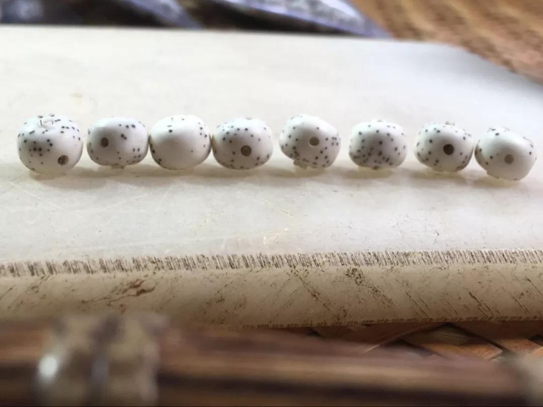 星月菩提盘玉化后效果,星月菩提全玉化和微玉化